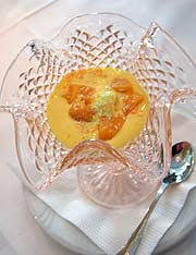 Mango Creme mit Vanille-Eis (Foto: Martin Schmitz)